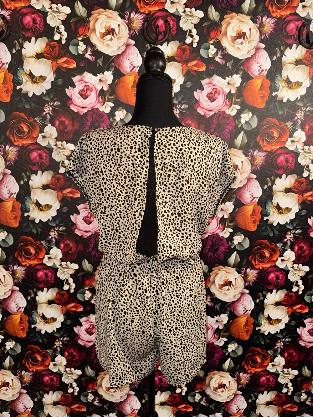 Francesca's Collections Beige and Black Leopard Print Open-Back Romper, M - Picture 3 of 13